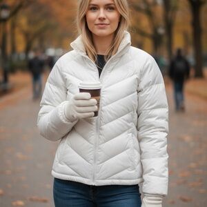 The North Face Aconcagua White down short Puffer Jacket small /xs